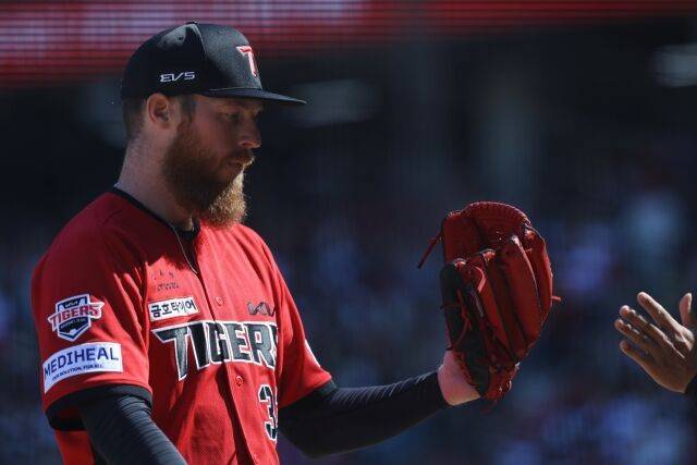 “팬들이 항상 살갑게 대해주시지는 않지만…” KIA 슬러브 마스터 안 붙잡았으면 어쩔 뻔했나→13이닝 KKKKKKKK, KIA 2승 혼자 책임졌다[MD광주]