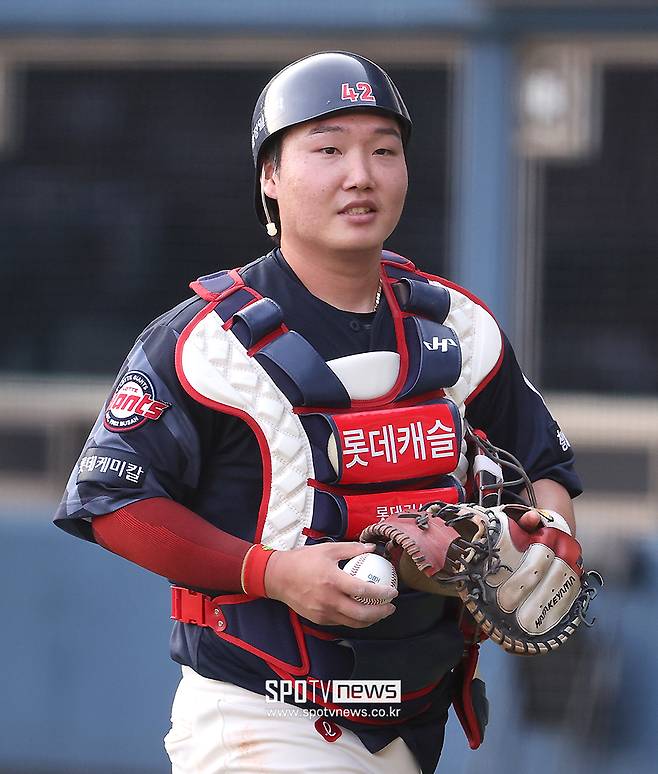 추가 진루 막으랬더니 폭투, 폭투 '자멸'…오직 최준용의 잘못? 포수 지분도 적지 않았다