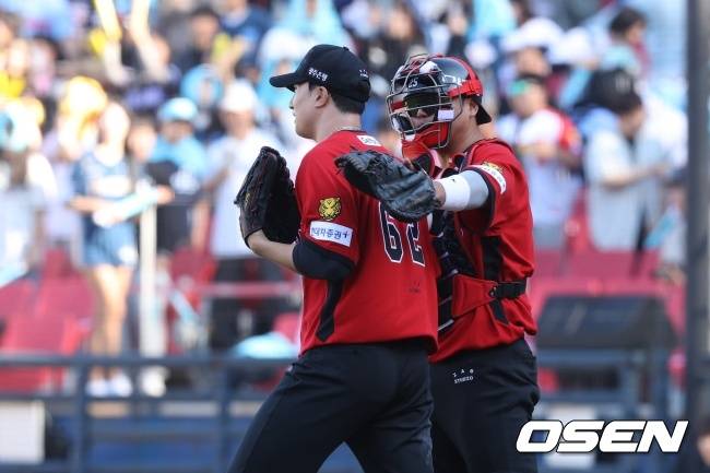 146km 던져도 헛스윙, 투지 넘친 ALL 직구...개막전 블론 씻어낸 첫 세이브 정해영