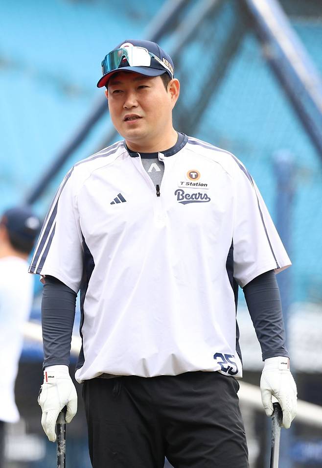 '연봉 42억 껑충' 그런데 타율 6푼9리 무슨 일인가…KBO 최초 대기록 주인공의 믿기 어려운 현실