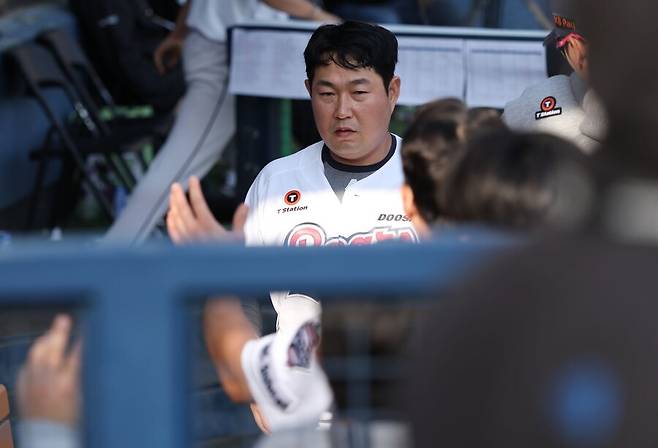 '연봉 42억 껑충' 그런데 타율 6푼9리 무슨 일인가…KBO 최초 대기록 주인공의 믿기 어려운 현실