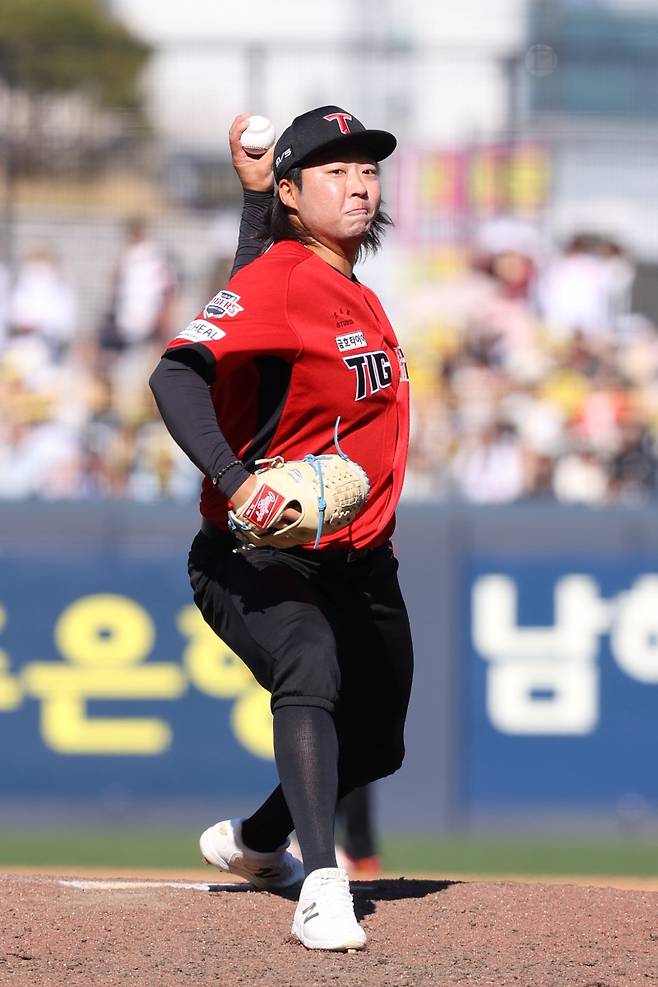 KIA 20억 FA 이적생, 4할 타자 잡고 '시즌 첫 홀드'…