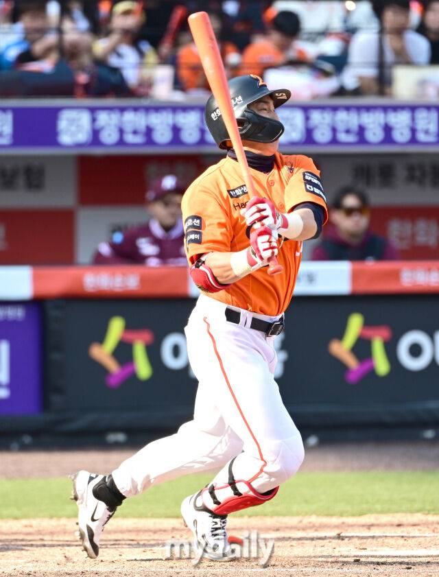 '1억' 손아섭 2루타-볼넷-볼넷, 김범수 보상선수 KKK, 156km 9라운더 KKKKK…입대 예정 투수 8실점 무너지다