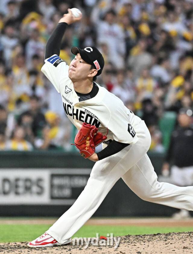 '1억' 손아섭 2루타-볼넷-볼넷, 김범수 보상선수 KKK, 156km 9라운더 KKKKK…입대 예정 투수 8실점 무너지다