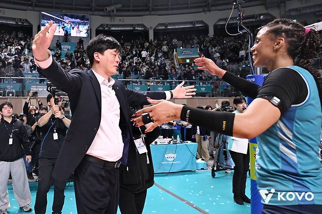 '내 딸 자랑스러워 죽겠네!' MVP 엄마는 시아나 얘기에 목청 더 커졌다 [MHN 현장]