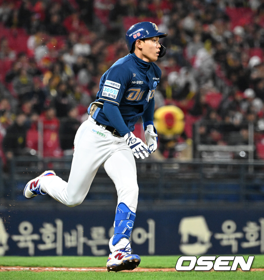 미래는 40홈런 대형유격수인가, '2홈런' 19살 슈퍼루키에 흠뻑 빠진 이호준