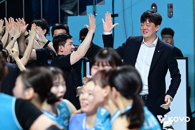 “난 형편없는 감독이었다”… 아니, GS칼텍스의 6전 전승 무결점 우승은 이영택 감독·각본, 실바 주연의 ‘명장 비긴즈’ 영화 한 편이었다 [남정훈의 오버 더 네트]