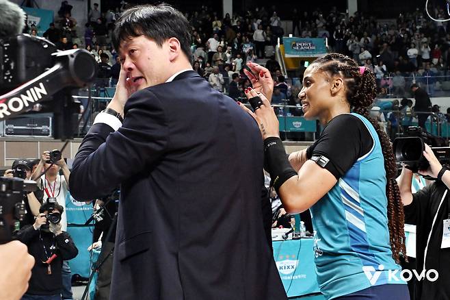 “난 형편없는 감독이었다”… 아니, GS칼텍스의 6전 전승 무결점 우승은 이영택 감독·각본, 실바 주연의 ‘명장 비긴즈’ 영화 한 편이었다 [남정훈의 오버 더 네트]