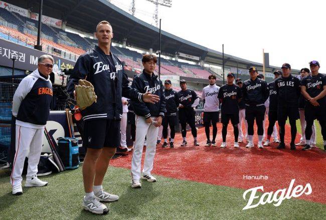 한화 제안→합류까지 단 5일, 대전예수의 길 걷나…김경문 감독