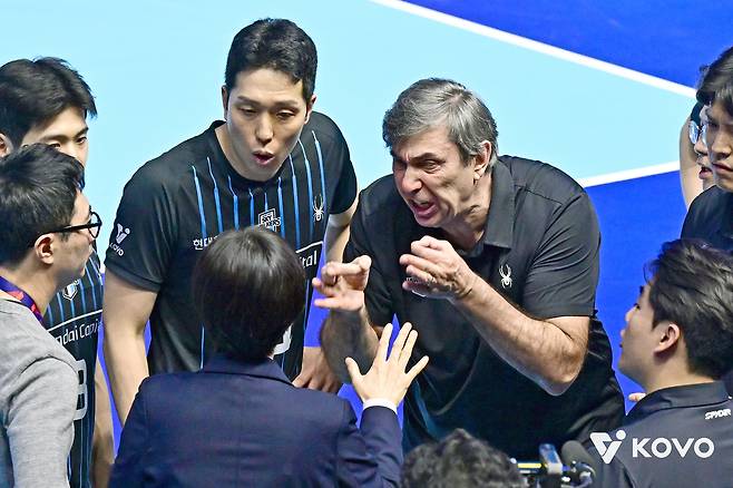 오심이라고 인정했다간 후폭풍이 두려웠나…KOVO, 챔프전 2차전 5세트 14-13 인아웃 판독 정심으로 결론 [KOVO 오피셜]