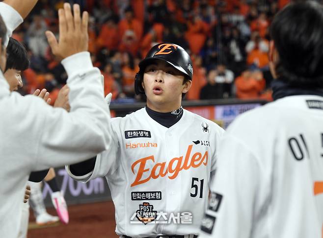 “너 없으면 어쩔 뻔…이 맛에 야구 본다” 개막 열흘, 각 구단 흥행 불붙인 선수 10
