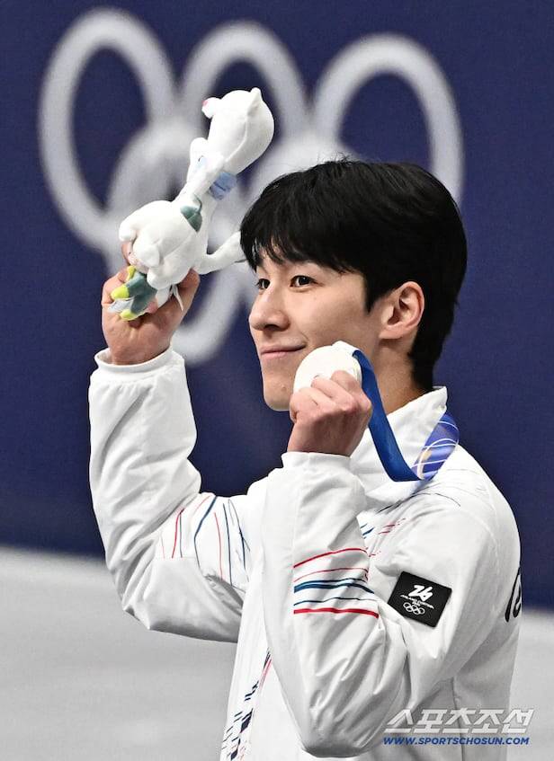 [속보]'박지원 고의 충돌 의혹, 린샤오쥔과 법정 다툼' 韓 쇼트트랙 간판 황대헌 입장 표명