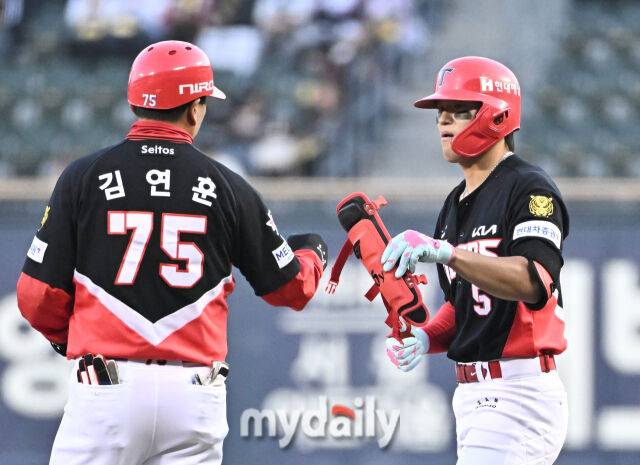 개막전 못 나갔던 호주 유격수가 KIA 1위라니…김도영·나성범·김선빈·카스트로·김호령 안 터지니 막막하네