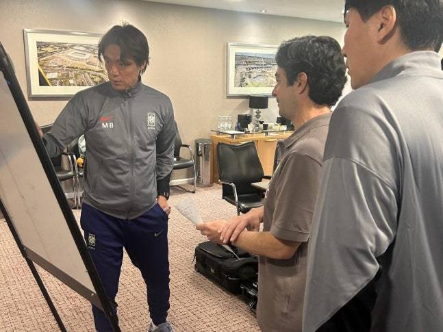 '홍명보 바지 감독론' 무너졌다, 아로소 코치 인터뷰 전격 삭제 조치…오역으로 인한 해프닝 종결