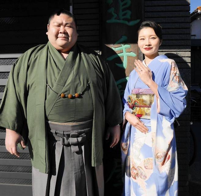 200㎏ '초거구' 깜짝 승무원과 결혼 발표→불과 3개월 만에... 안타까운 깜짝 오피셜