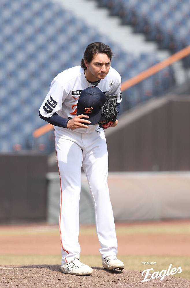 이러다 플로리얼처럼 퇴출 당하는거 아냐? 한화 154km 외인 컴백 의지