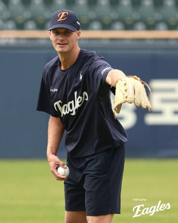이러다 플로리얼처럼 퇴출 당하는거 아냐? 한화 154km 외인 컴백 의지