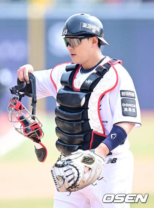 KIA가 외면한 ‘이 선수’, 왜 타율 5푼에도 극찬 받나…36세 포수 타격 부활+도루 억제까지 “박해민 정도는 돼야 뛴다”