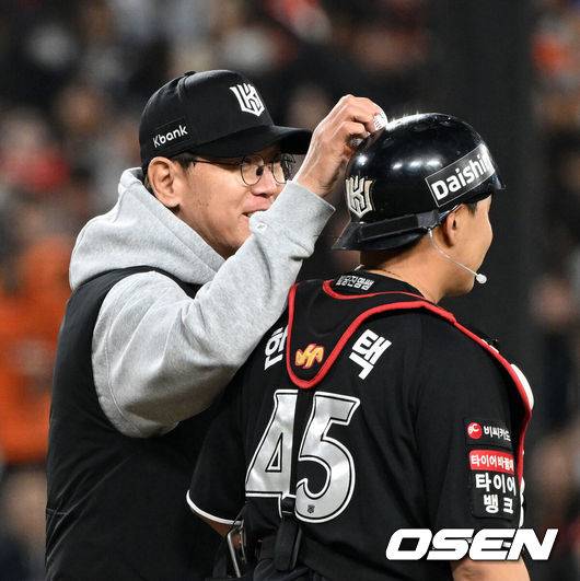 KIA가 외면한 ‘이 선수’, 왜 타율 5푼에도 극찬 받나…36세 포수 타격 부활+도루 억제까지 “박해민 정도는 돼야 뛴다”