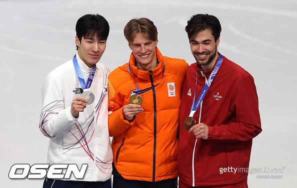 ‘인터뷰 태도까지 논란’ 황대헌, 억울함 해명 “당황해서 나온 표정…악의는 없었다”