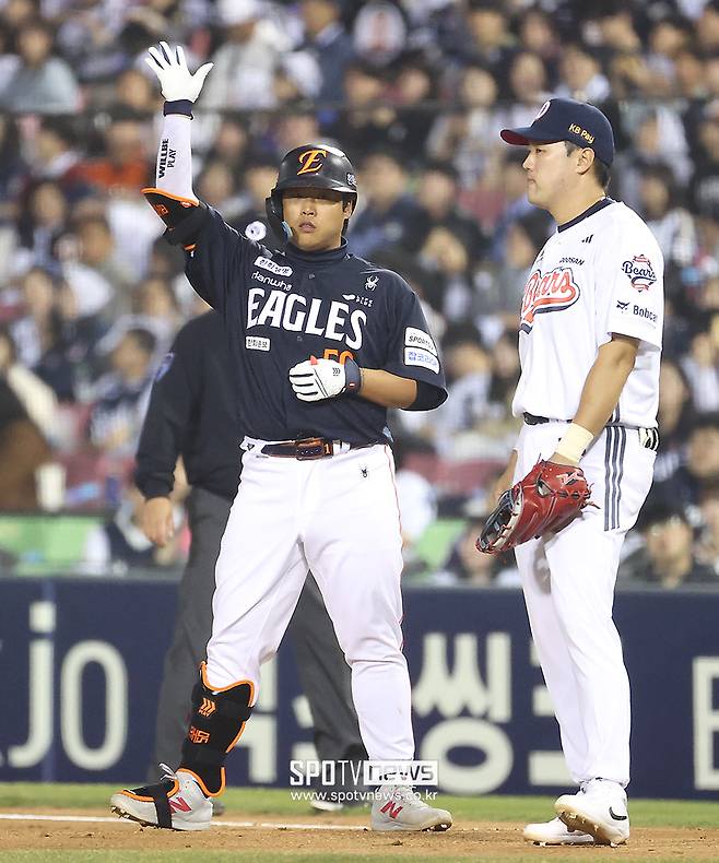 도대체 왜 100억 거금을 투자한거야? 한화는 득점권 괴물타자를 샀다…타점 1위 오버페이 논란 종결