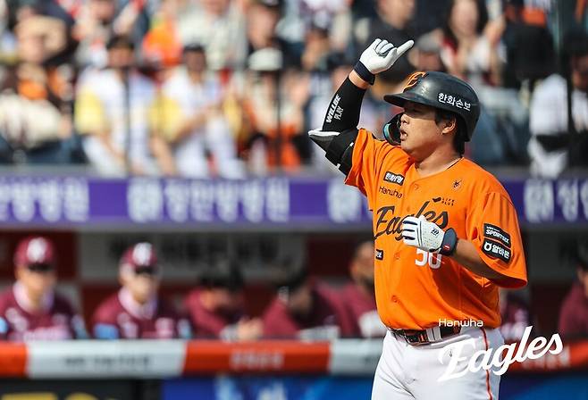 도대체 왜 100억 거금을 투자한거야? 한화는 득점권 괴물타자를 샀다…타점 1위 오버페이 논란 종결