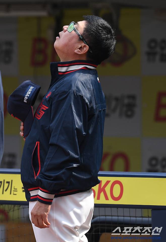 '폭투 1위' 롯데, 아군 위협하는 포크볼 → 김태형 감독 진단은