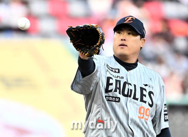 '와 놀랍다' 미국에 11년 있었는데, 류현진 진짜 대단하구나…KBO 최고령-최소경기 1500K 대기록 작성하다 [MD인천]