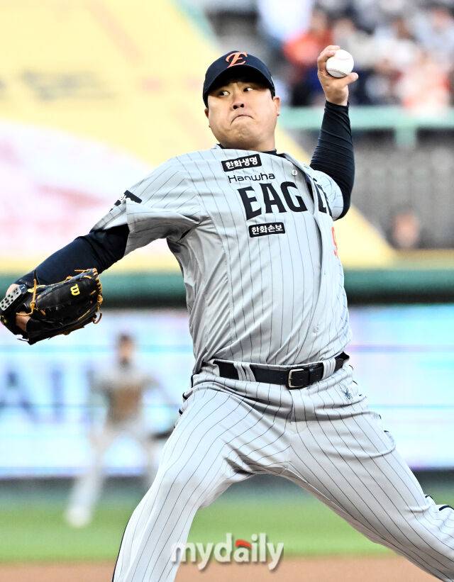 '와 놀랍다' 미국에 11년 있었는데, 류현진 진짜 대단하구나…KBO 최고령-최소경기 1500K 대기록 작성하다 [MD인천]