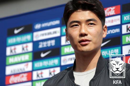 멀리서 홍명보호 바라보는 기성용