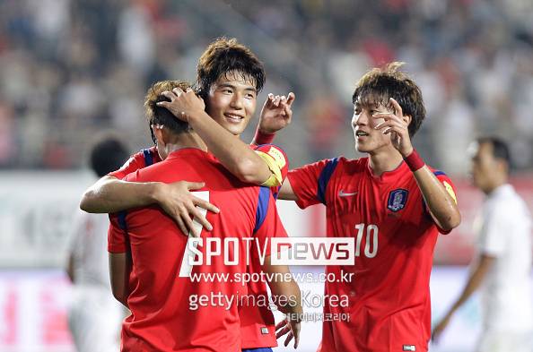 멀리서 홍명보호 바라보는 기성용