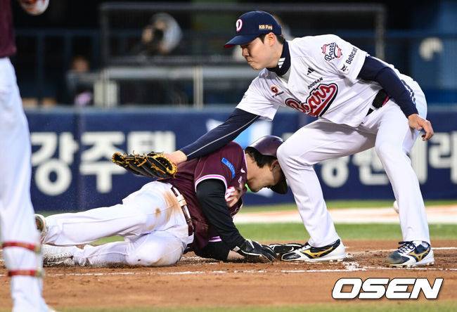 ‘한화에서 온 복덩이’ 배동현 또 이겼다! 키움, ‘폭투 연발’ 두산 제물로 2연패 탈출…두산 첫 연승 좌절 [잠실 리뷰]