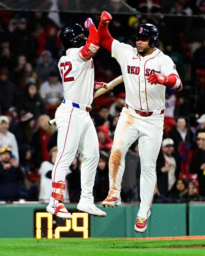 초유의 벤클 예고? 같은 투수에 사구 6번…