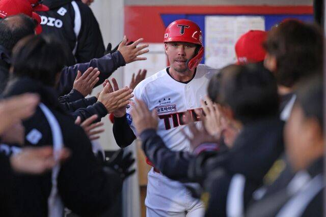 KIA 호주 유격수는 도대체 왜 더블플레이 대신 홈 송구를 했나…잡지 못한 1OUT, 또 필승조 쓰고 와르르[MD광주]