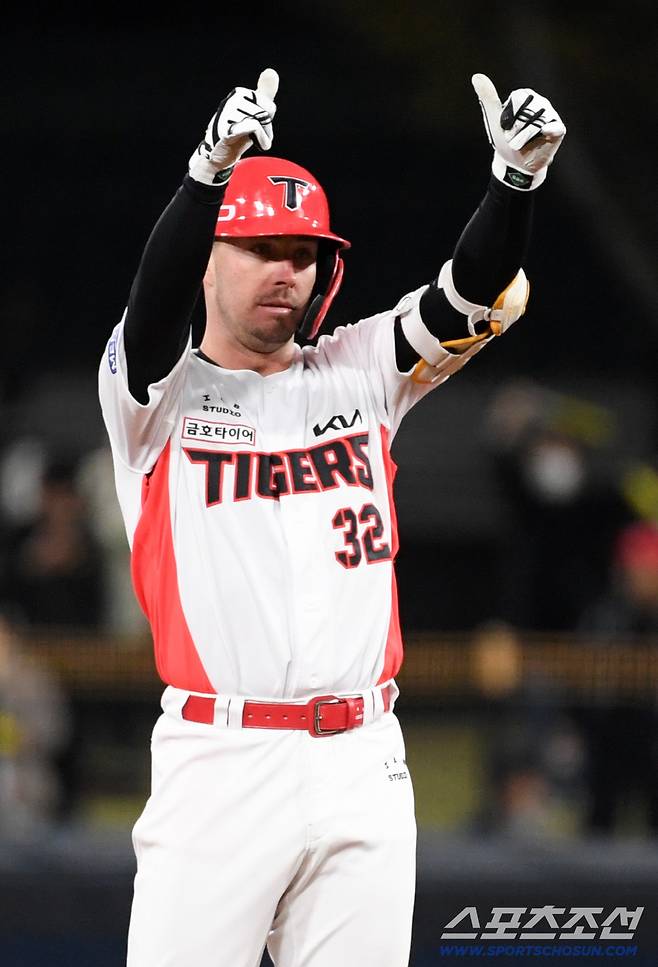 '병살타구를 왜 홈으로…' 믿고보는 수비 데일의 치명적 판단미스→통한의 역전패로 이어졌다[광주포커스]