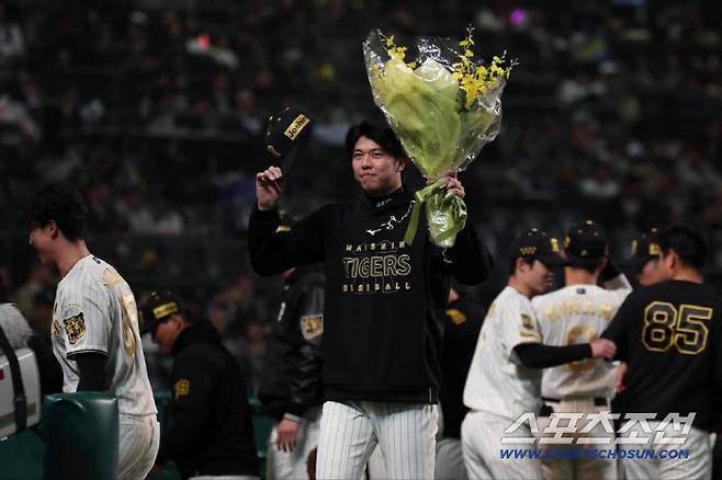 8회 105구 16K 신기록 눈앞에 두고 교체…투수 출신 레전드 감독