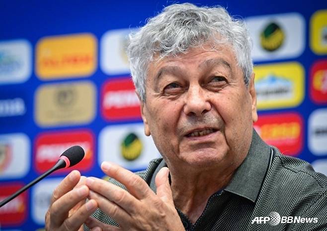 '대표팀 회의하다 심장마비 쓰러져 끝내...' 명장 루체스쿠 감독 별세 '향년 80세' 슬픔에 빠진 루마니아