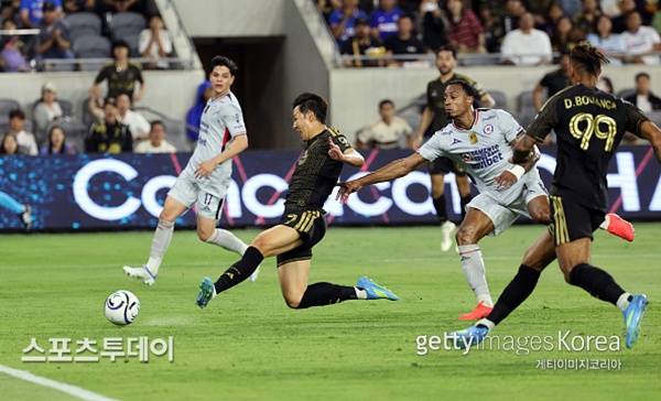 손흥민, 시즌 첫 필드골·2호골 '쾅'…LA FC 3-0 대승 견인