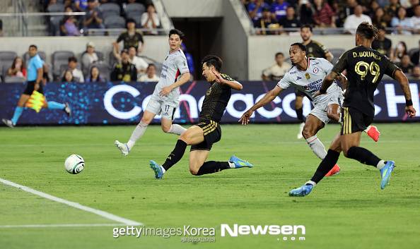 ‘손흥민 선제 결승골’ LAFC, 크루즈 아술과 1차전 3-0 대승