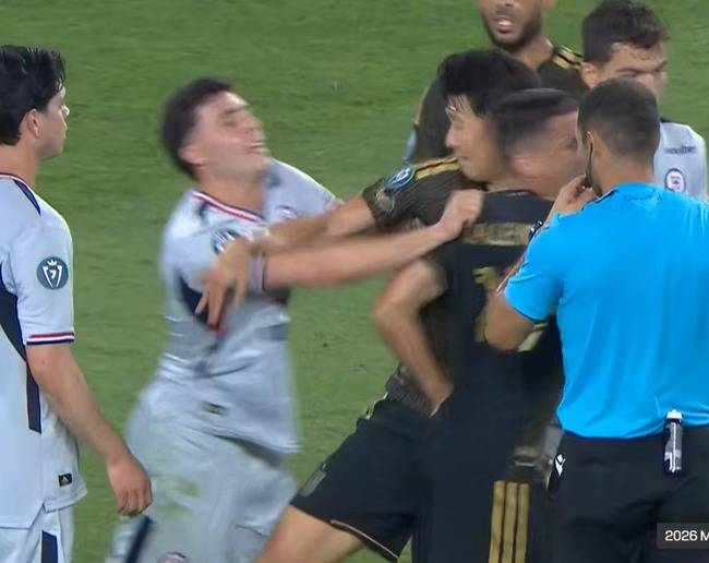 '바쁘다 바빠' 손흥민, '시즌 첫 필드골'→경기 도중 '신경전'까지 말렸다...LAFC, 크루스 아술에 3-0 완승