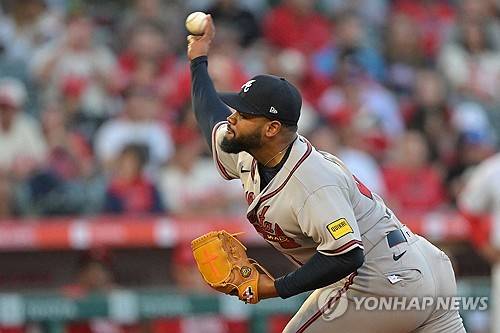 시속 156km 위협구, 머리 강타?