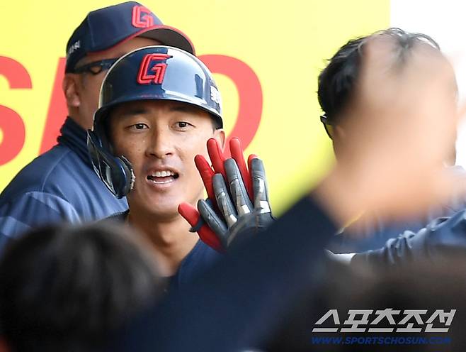 롯데 '4할 OPS 1.386' 괴물이 사라졌다! → 김태형 감독 설명은 [부산 현장]