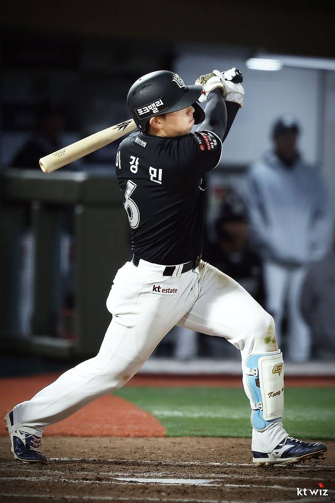 유신고 감독도 예상 못 했다…오재원·이강민·신재인 동기동창 삼총사 '돌풍'