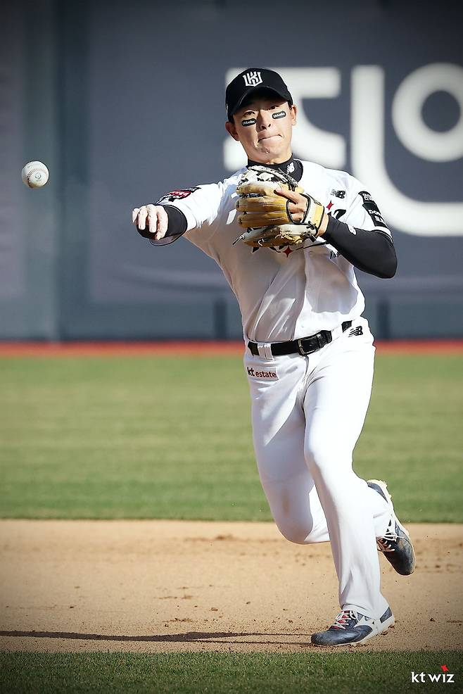 유신고 감독도 예상 못 했다…오재원·이강민·신재인 동기동창 삼총사 '돌풍'