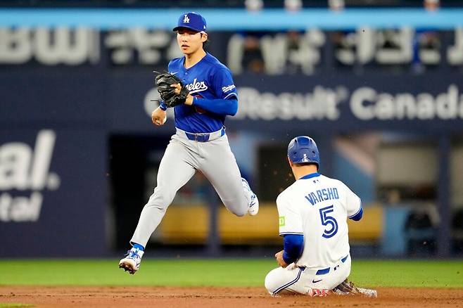 무책임한 로버츠? “김혜성 치는 것 못 봤다”더니… 이러니 번트 지시에 선발 제외했나, 김혜성이 대단하다