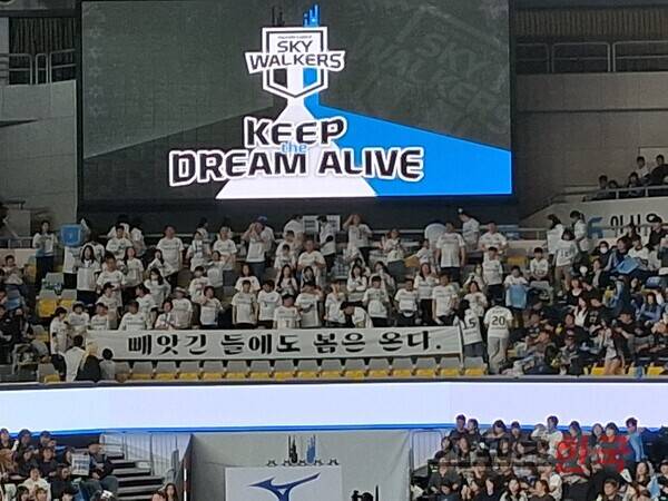 천안서는 이길수밖에 없다… 오심 논란 속 '괴물'로 변신한 현대캐피탈 홈팬들