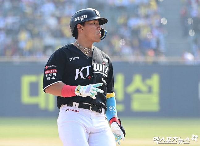 롯데 드디어 이겼다, '新 좌완 에이스 대관식?' 김진욱 8이닝 환상투 '패패패패패패패' 끊었다! 홈 5G 만에 첫 승 달성 [부산:스코어]