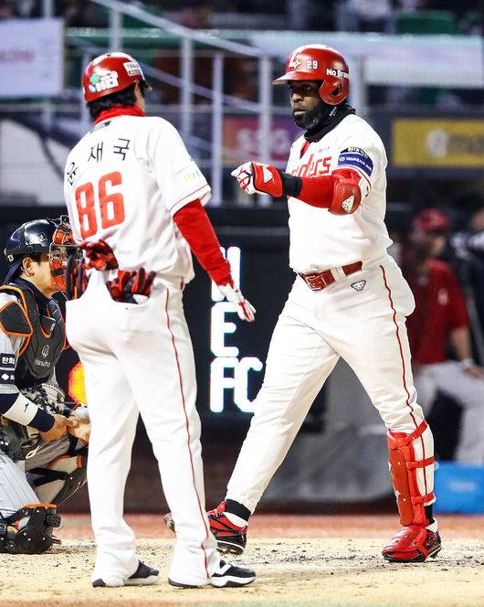 '문동주 첫승→강백호 스리런→김서현 세이브' 한화, SSG에 4-3 진땀승…위닝시리즈 확보 [인천 리뷰]