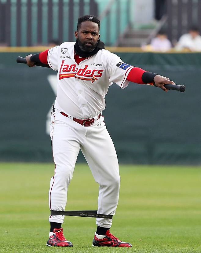 SSG 팬들 PTSD 올 판… 영양가 없는 에레디아-침묵하는 김재환, 이대로면 타선 작년 회귀다