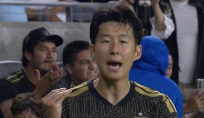 손흥민 '닥쳐 세리머니', 드디어 나왔다…시즌 첫 필드골→'한 번 떠들어 봐'→어퍼컷→손가락 모션까지+'에이징 커브' 비판 정면 반박